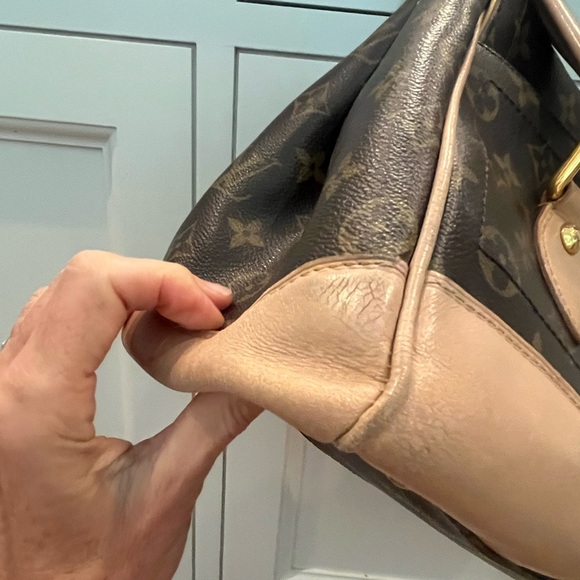 Louis Vuitton Beverly Shoulder Bag - Picture 6 of 17